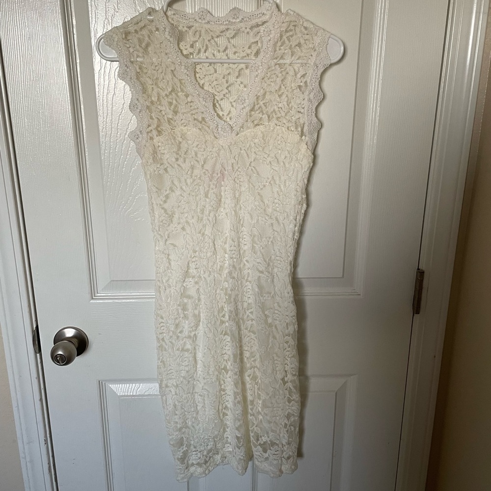 Body Central Neutral Lace V Neck Sheath dress size M